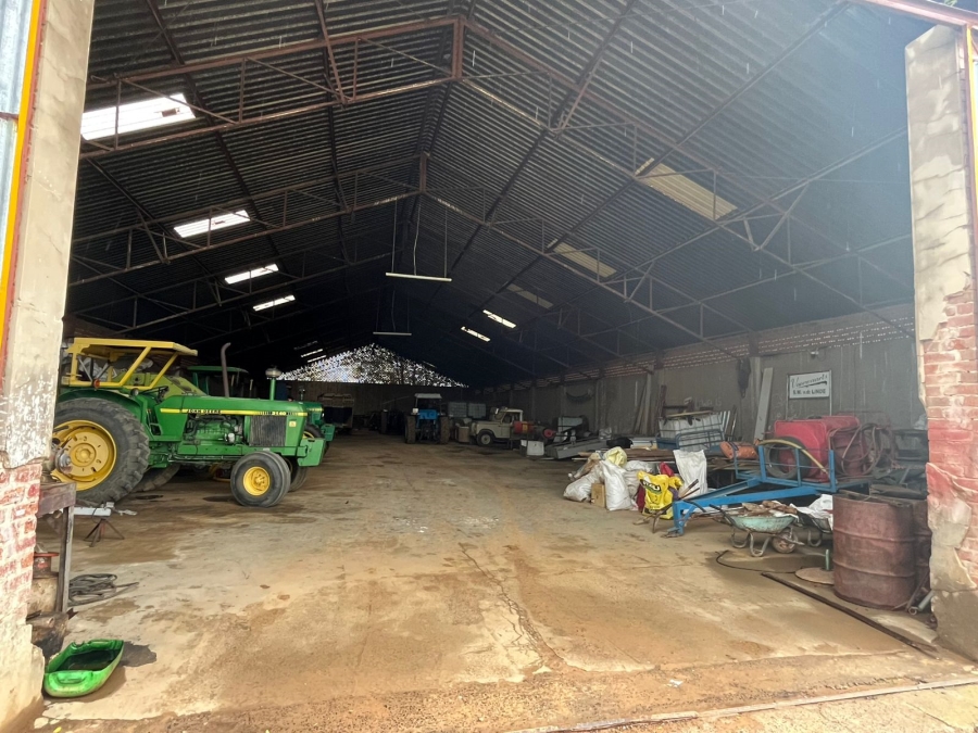 6 Bedroom Property for Sale in Ladybrand Rural Free State